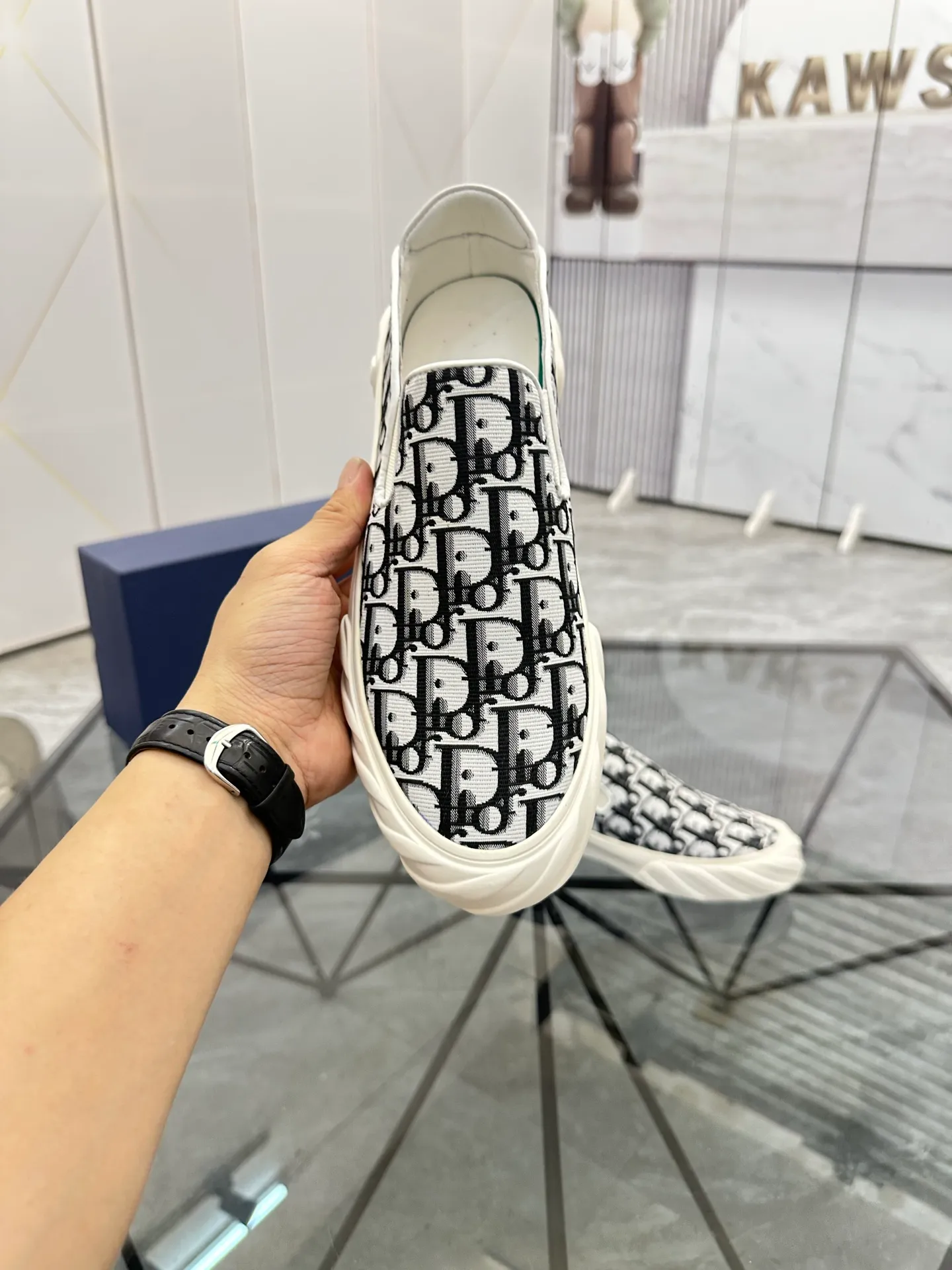 Men's shoes for sale 💰: 💰P380¥ Product trademark: Dior* "Dior*" slip-on shoes Regular size: 38-44 (can be customized to 45) Product materials: upper imported cowhide stitched with original fabric, sheepskin lining, original outsole. No.:6735